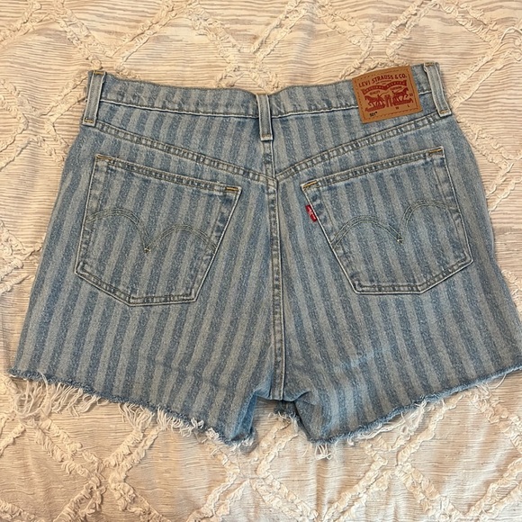 Levi’s Shorts - Picture 3 of 4